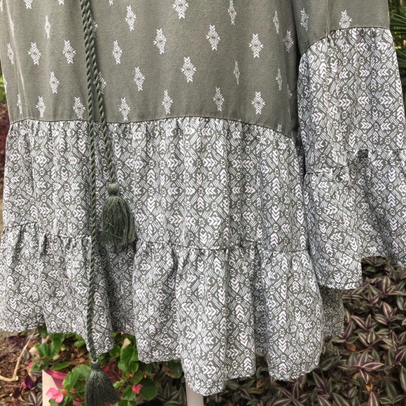 MUDD Sage/White Peasant Tunic Top - Picture 5 of 8